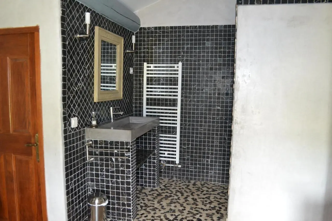 Ferme De Palumiane - Chambres Climatisees Visan 0*,