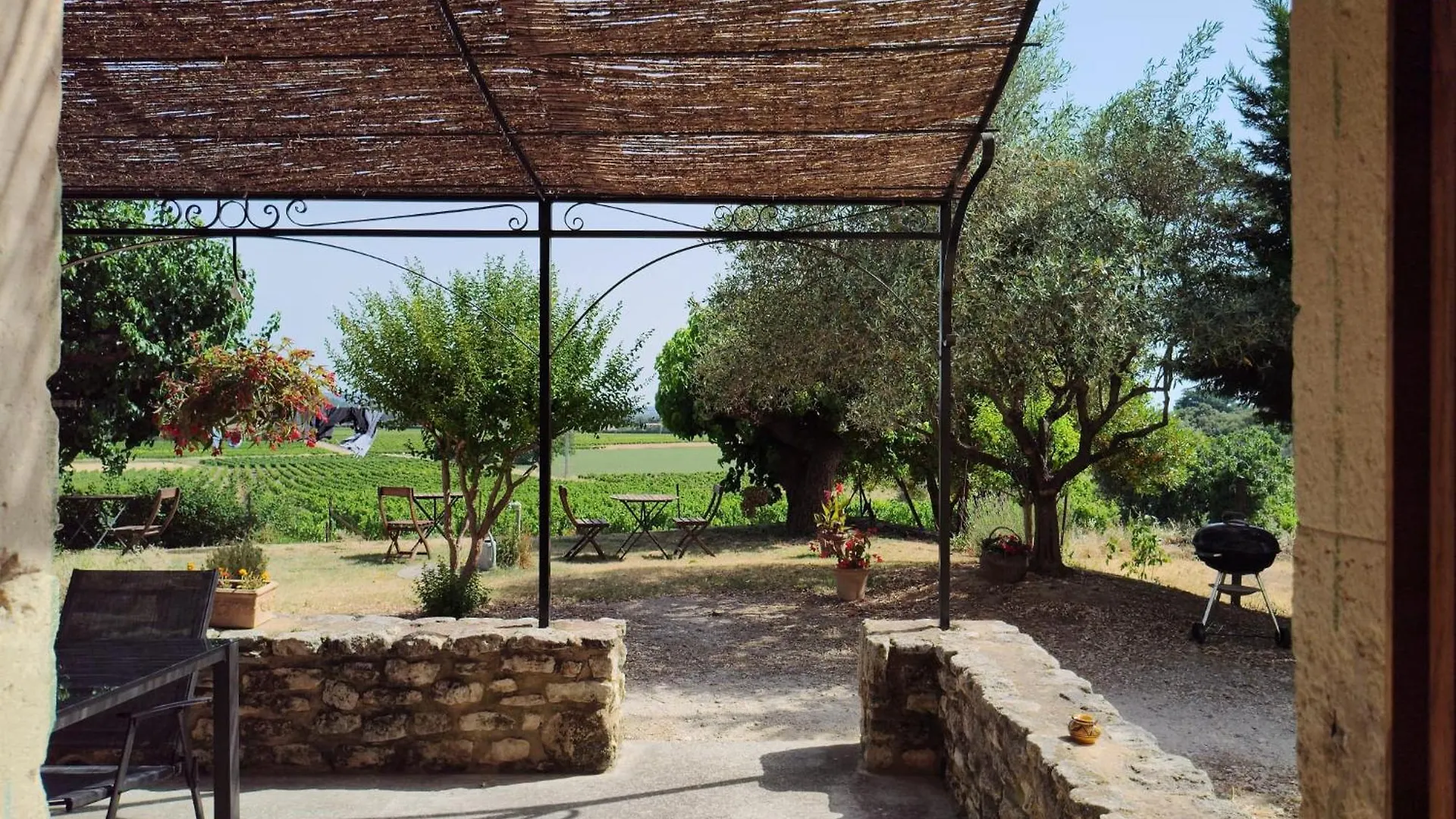Ferme De Palumiane - Chambres Climatisees Visan フランス