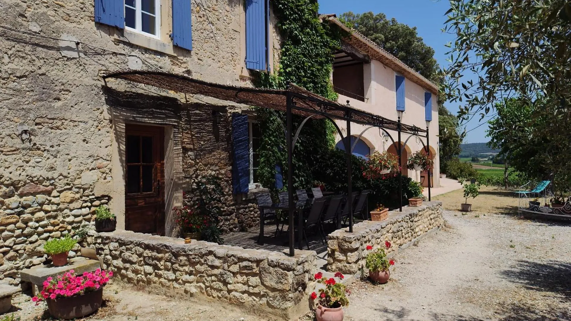 Ferme De Palumiane - Chambres Climatisees Visan 0*,  Frankrike